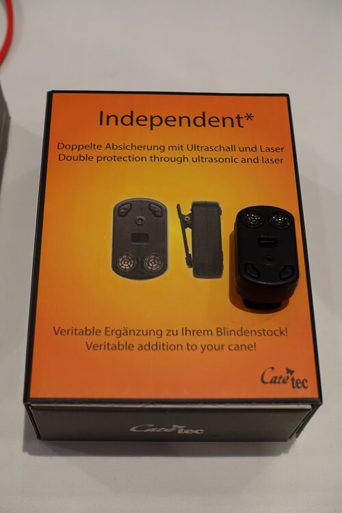 Das Ultraschall- und Laserwarngerät „Independent“ Verpackung in schwarz-orange zeigt ein kleines technisches Gerät mit Klammer.